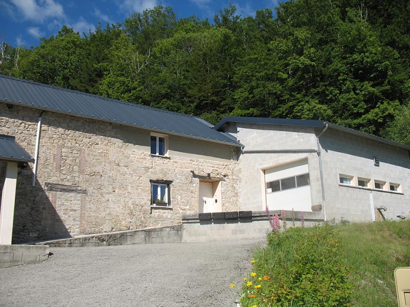 atelier de confection d'accessoires en mailles,  fabriqué en france